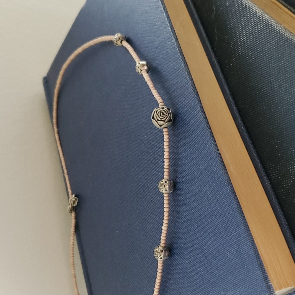 🩷 Rose Beaded Necklace